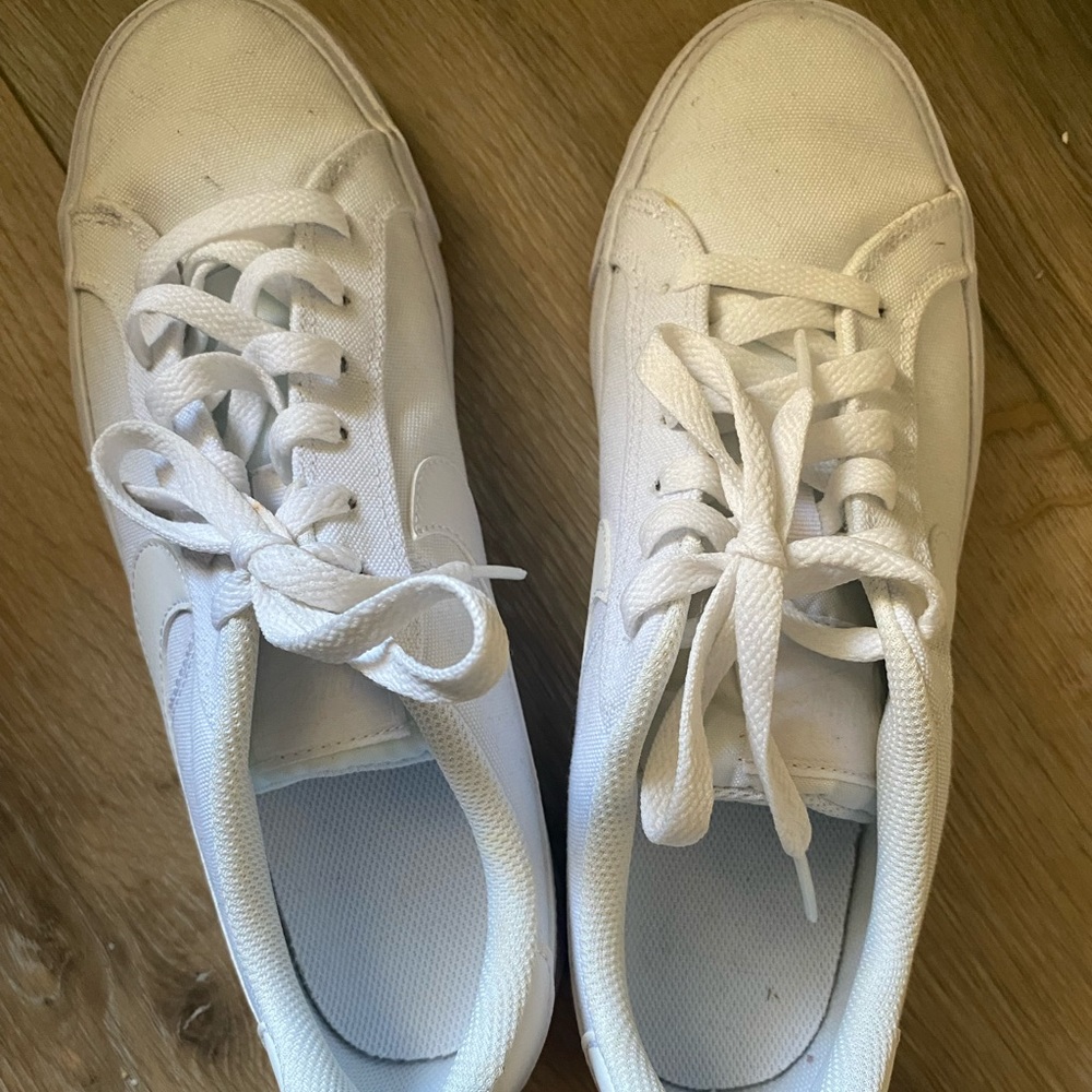 Nike tennis shoes